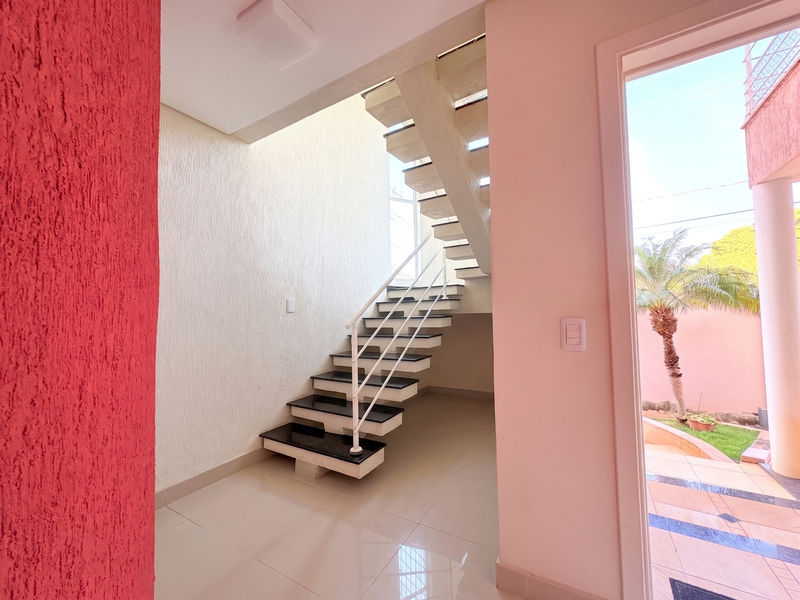 Garagem e entrada — casa à venda no Nova Suíça, Valinhos/SP (foto 3)