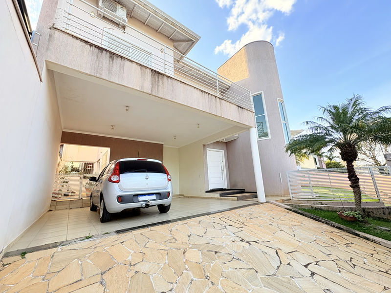 Garagem e entrada — casa à venda no Nova Suíça, Valinhos/SP (foto 2)