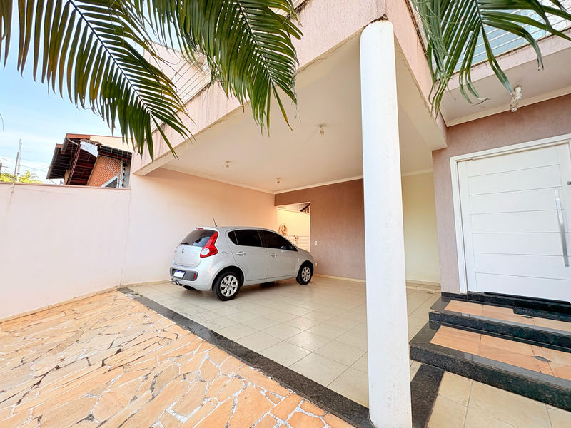 Garagem e entrada — casa à venda no Nova Suíça, Valinhos/SP (foto 1)