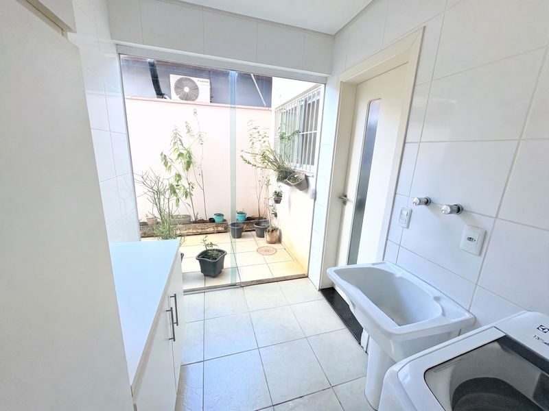 Lavabo e lavanderia — casa à venda no Nova Suíça, Valinhos/SP (foto 3)