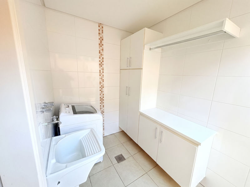 Lavabo e lavanderia — casa à venda no Nova Suíça, Valinhos/SP (foto 4)