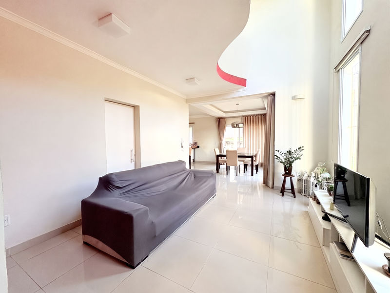 Sala de estar — casa à venda no Nova Suíça, Valinhos/SP (foto 2)