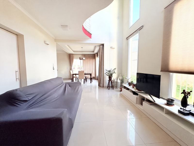 Sala de estar — casa à venda no Nova Suíça, Valinhos/SP (foto 1)