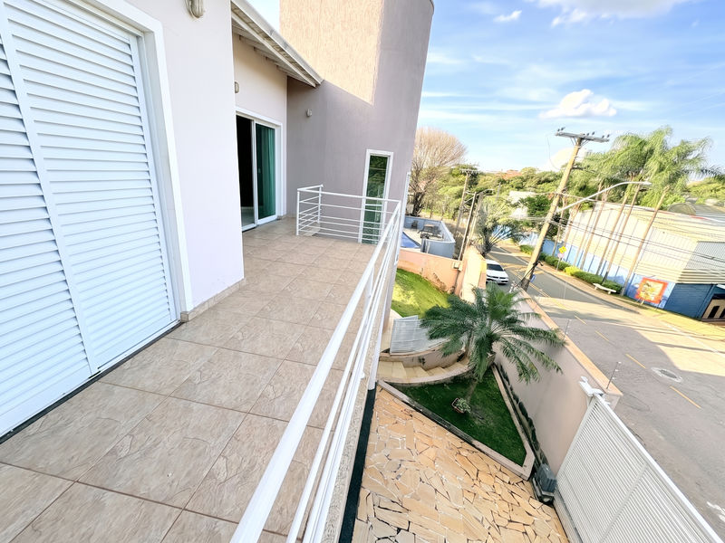 Varanda frontal — casa à venda no Nova Suíça, Valinhos/SP (foto 3)