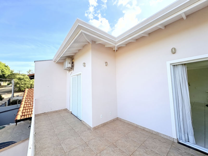 Varanda frontal — casa à venda no Nova Suíça, Valinhos/SP (foto 2)